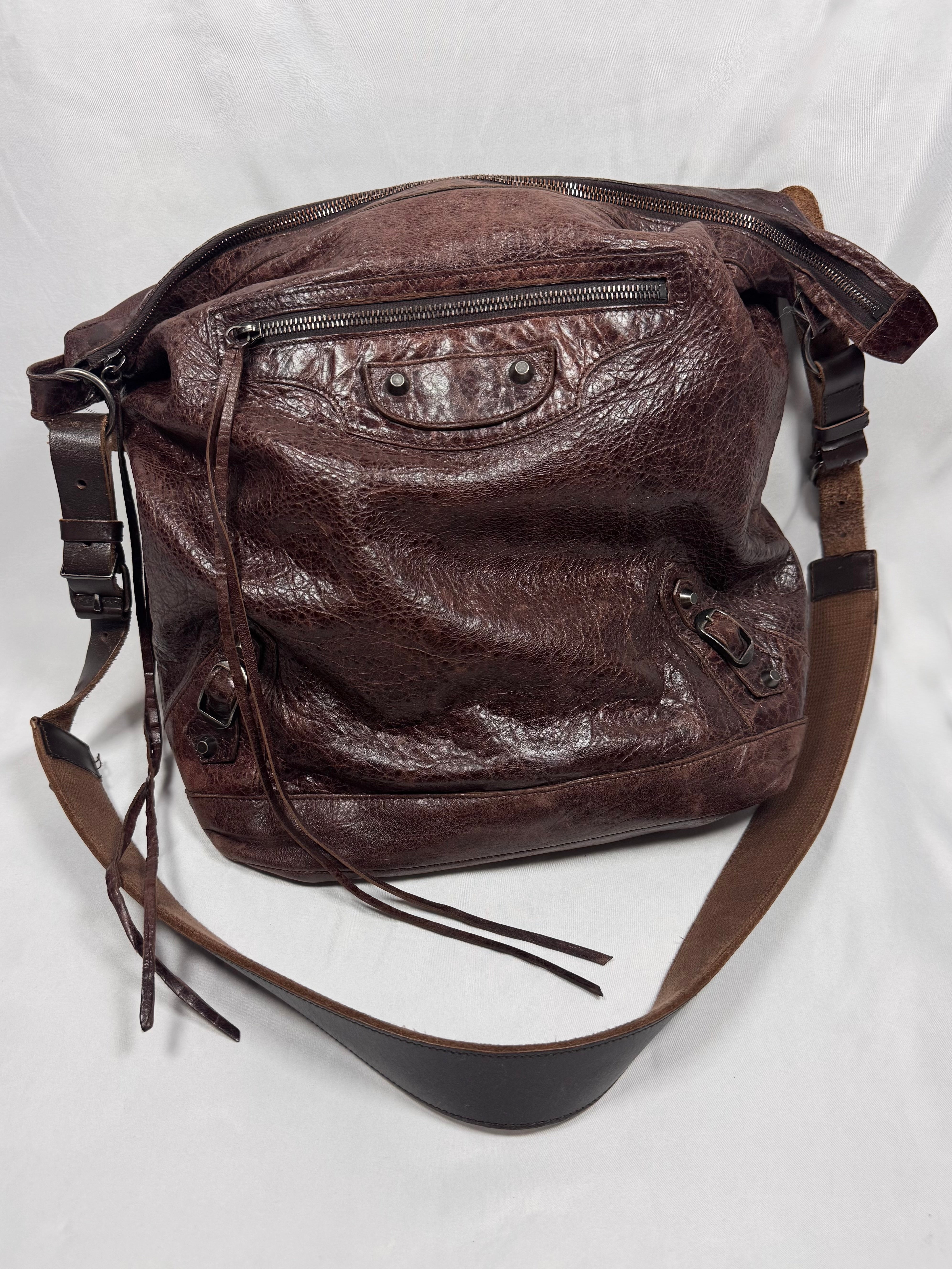 Brown leather Balenciaga ‘The Day’  shoulder bag from the early 2000s on a white background